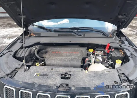 2018 Jeep Compass Latitude 4X4 from USA, damaged, VIN 3C4NJDBB7JT458003